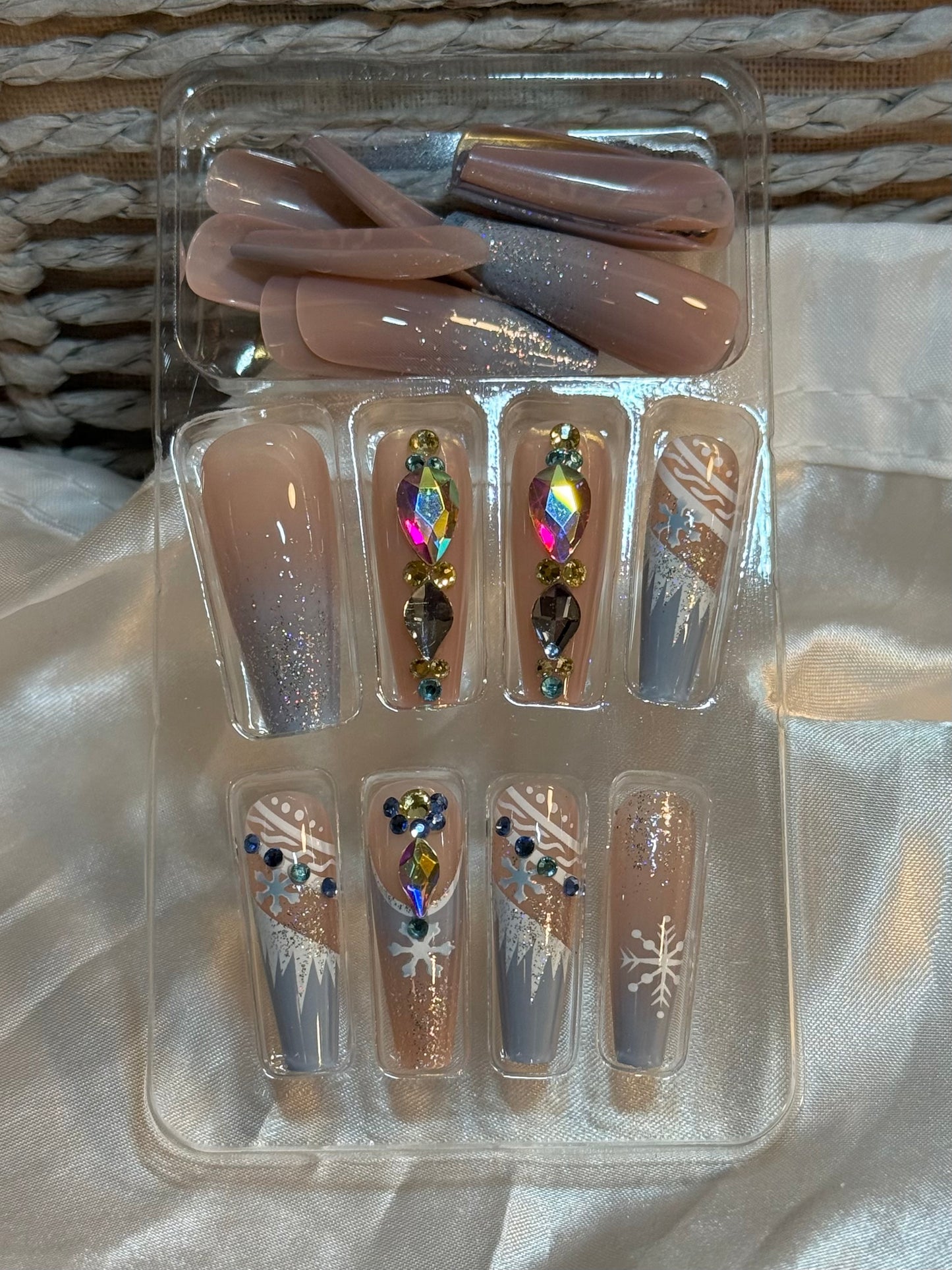 Press on nails for winter